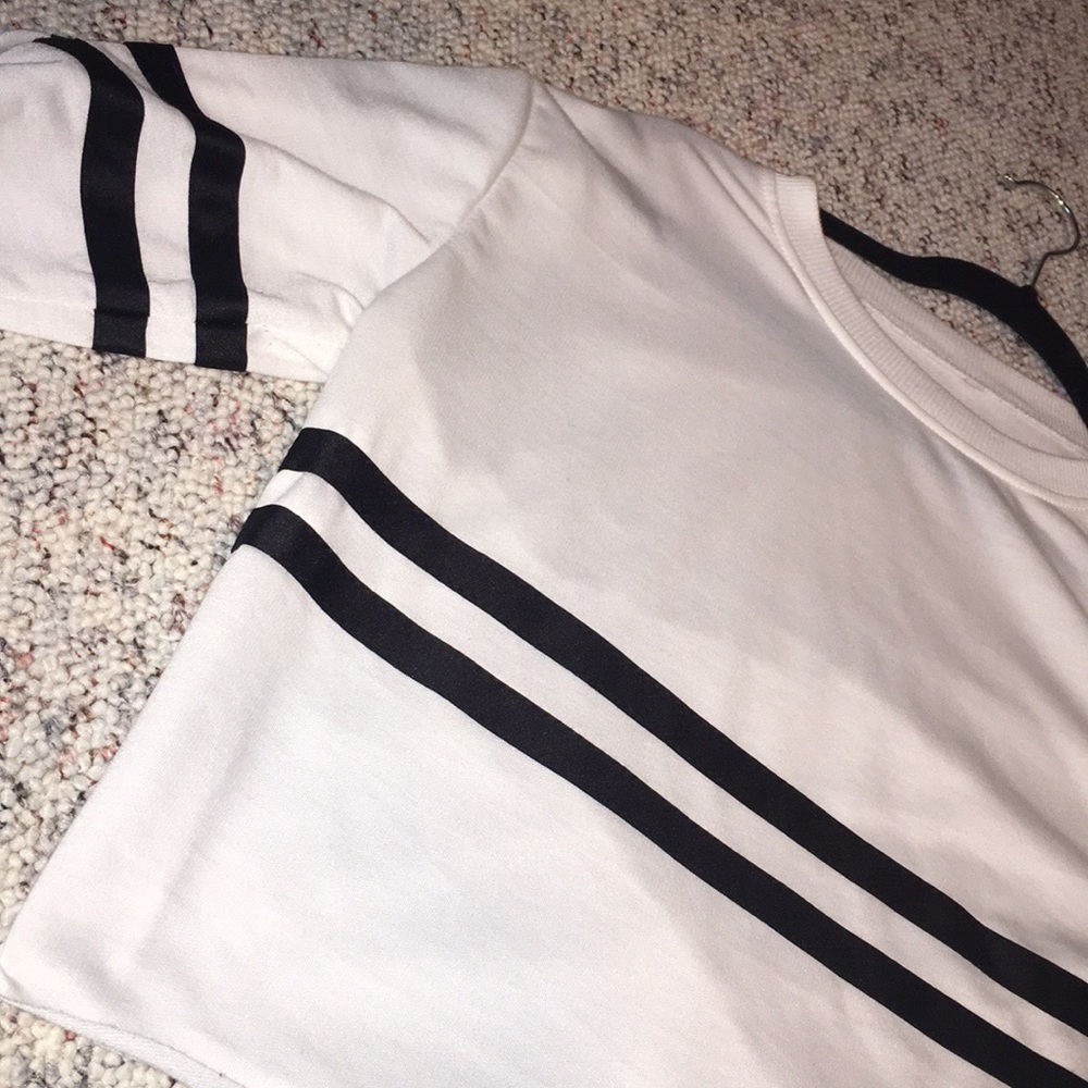 Cropped white & black striped long sleeve t